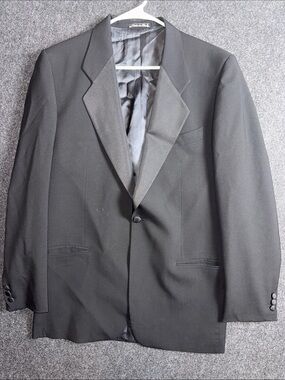 Emanuel Ungaro Black Single-Button Tuxedo Blazer with Satin Lapels